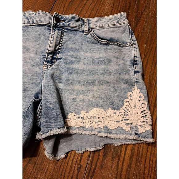 C.EST1946 Women’s Size 16 Contemporary Blue Denim Cutoff Shorts Lace Hem Stretch - Picture 3 of 6